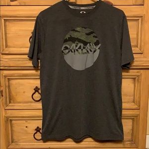 Men’s Oakley shirt